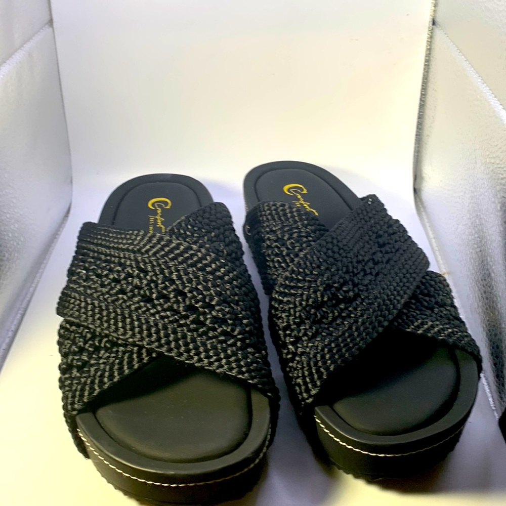 C Comfort NWOT women’s sandals size 10 in excellent condition